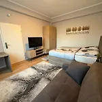1 Wohnung Mit 4 Schlafzimmer!