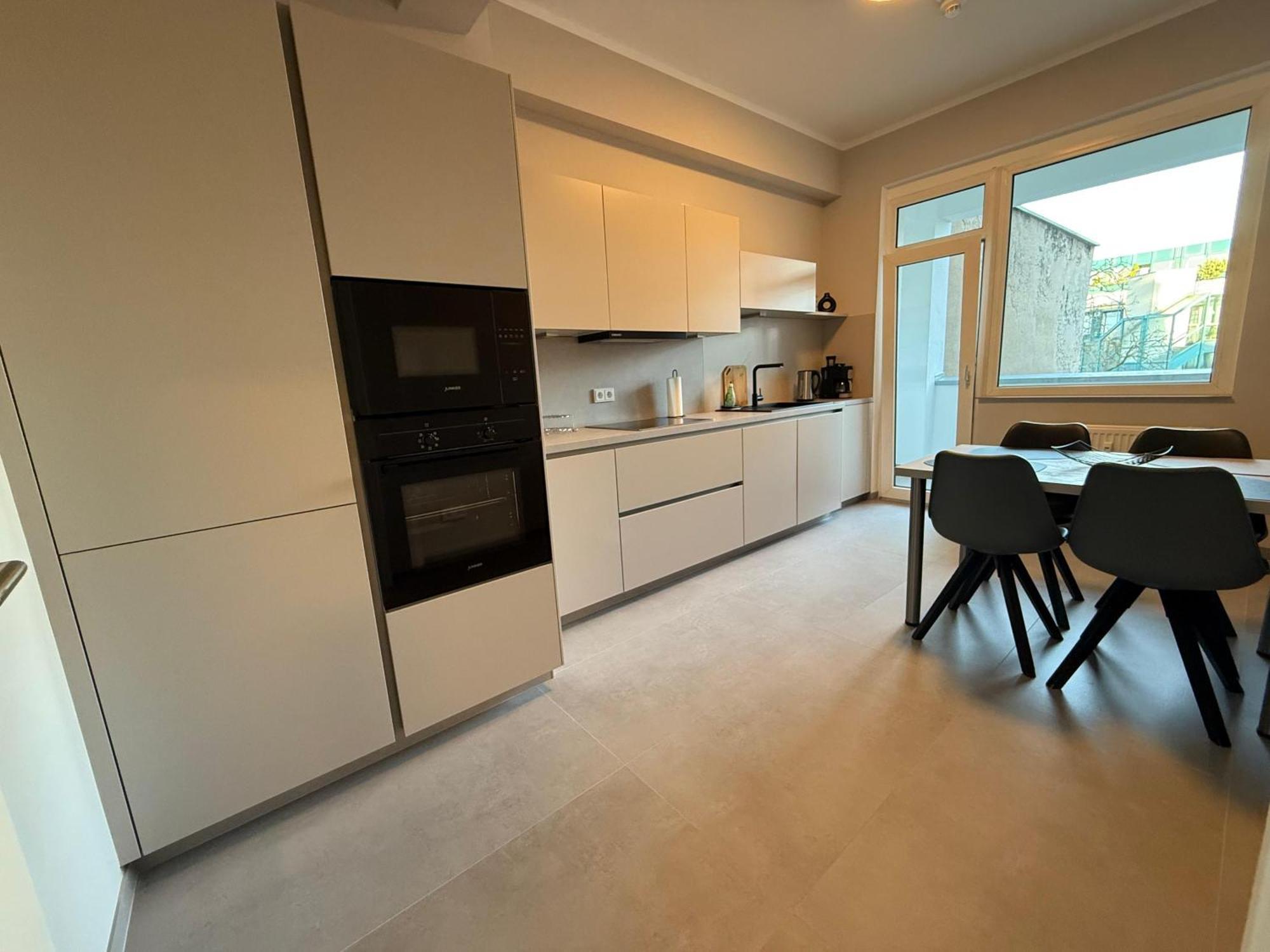 1 Mit 4 Schlafzimmer! Apartment *