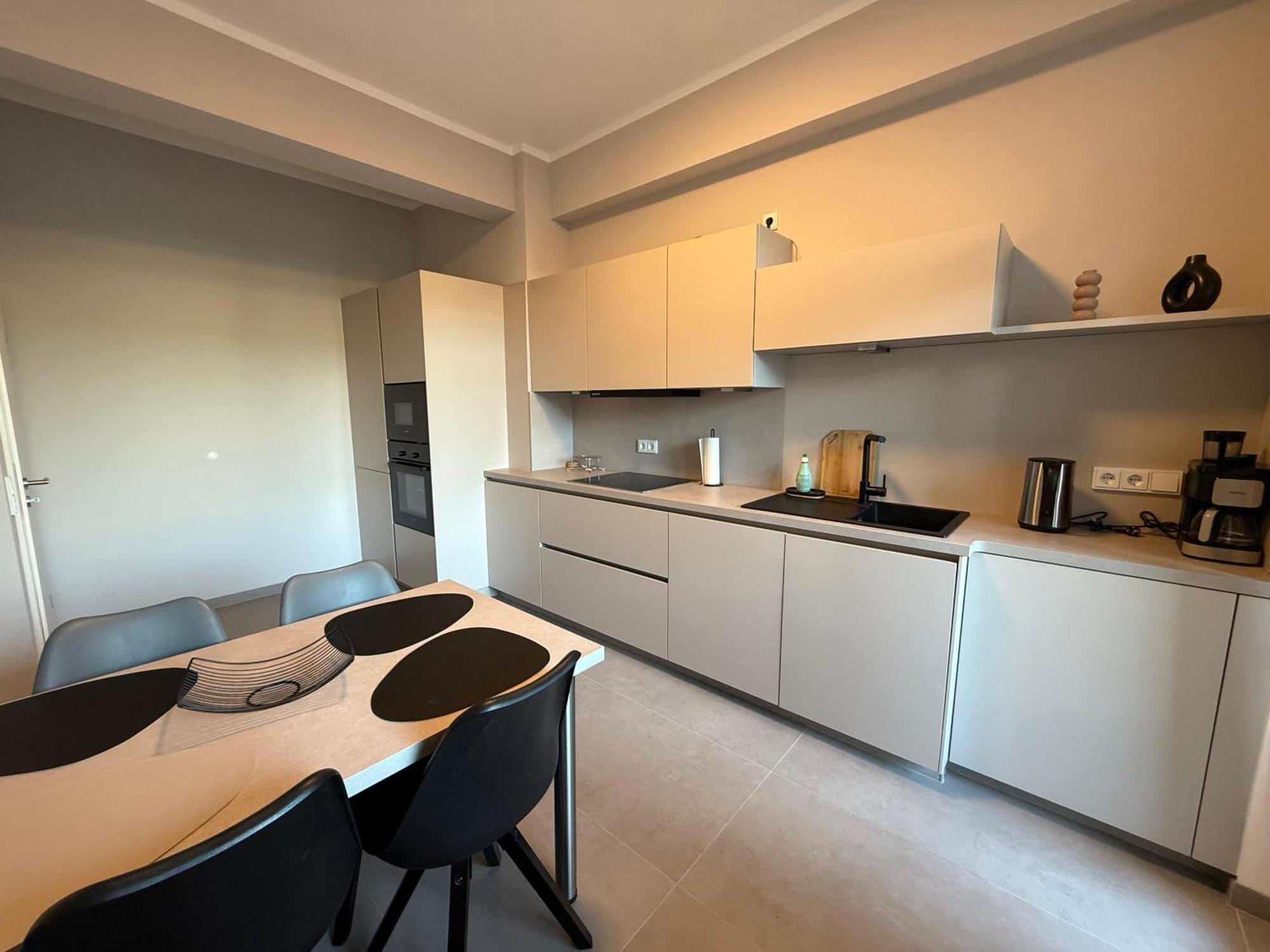 Apartment 1 Mit 4 Schlafzimmer! *