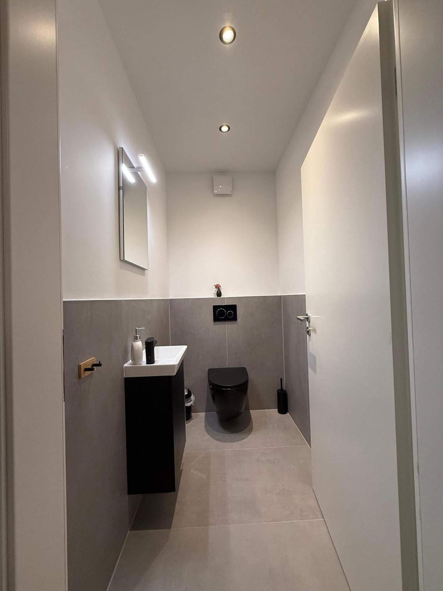 1 Mit 4 Schlafzimmer! Köln