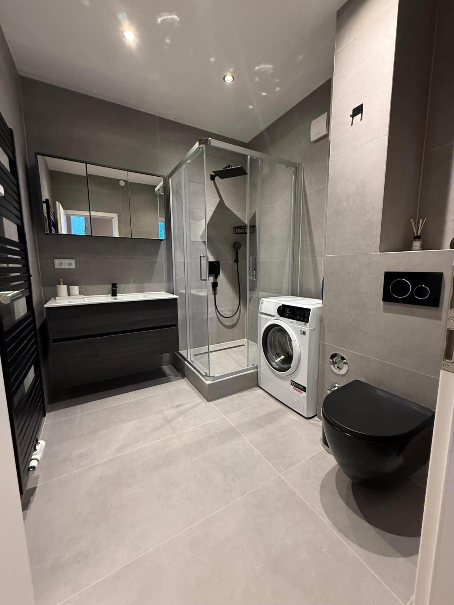 1 Mit 4 Schlafzimmer! Apartment Köln