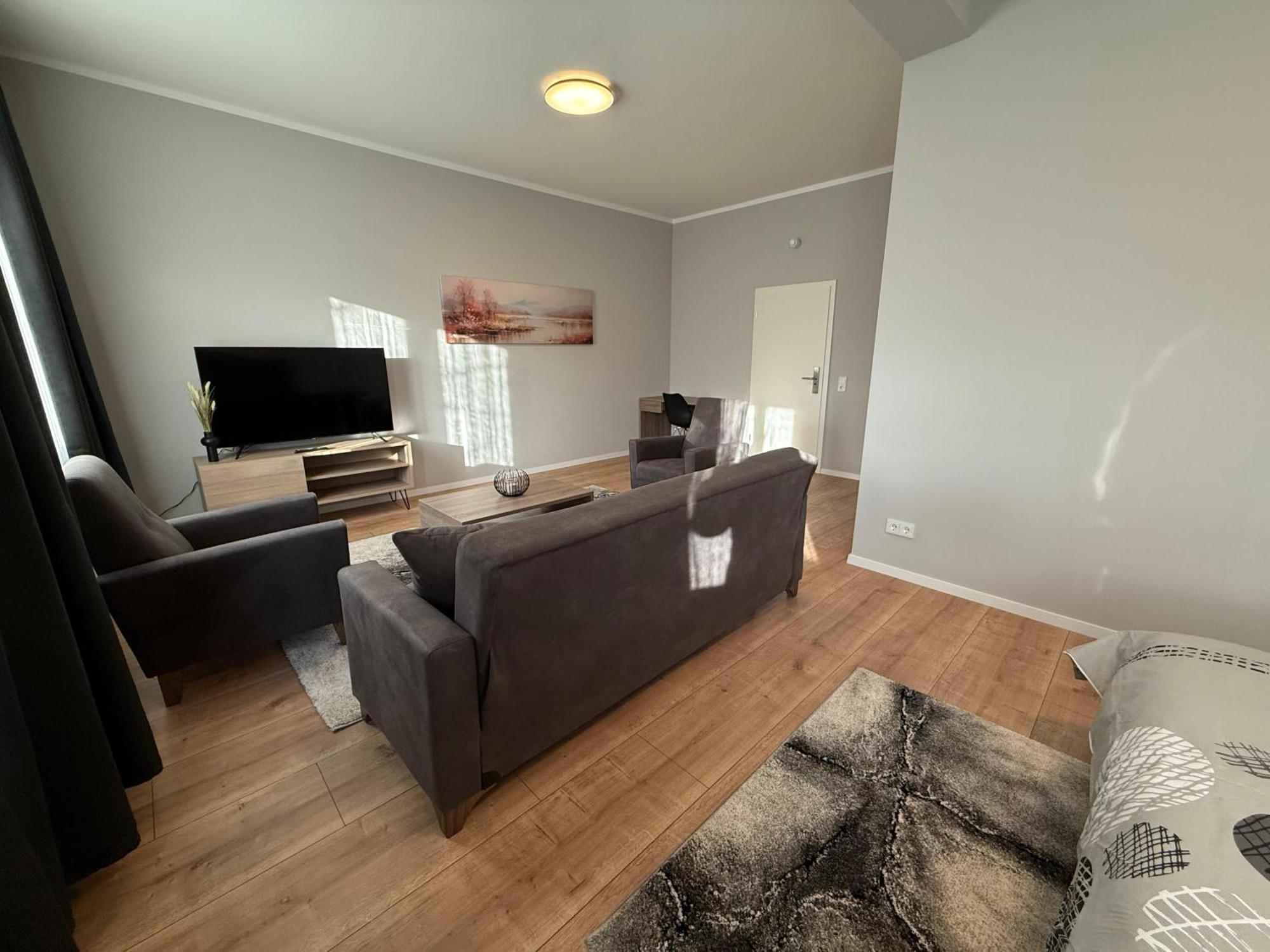 1 Mit 4 Schlafzimmer! * Köln